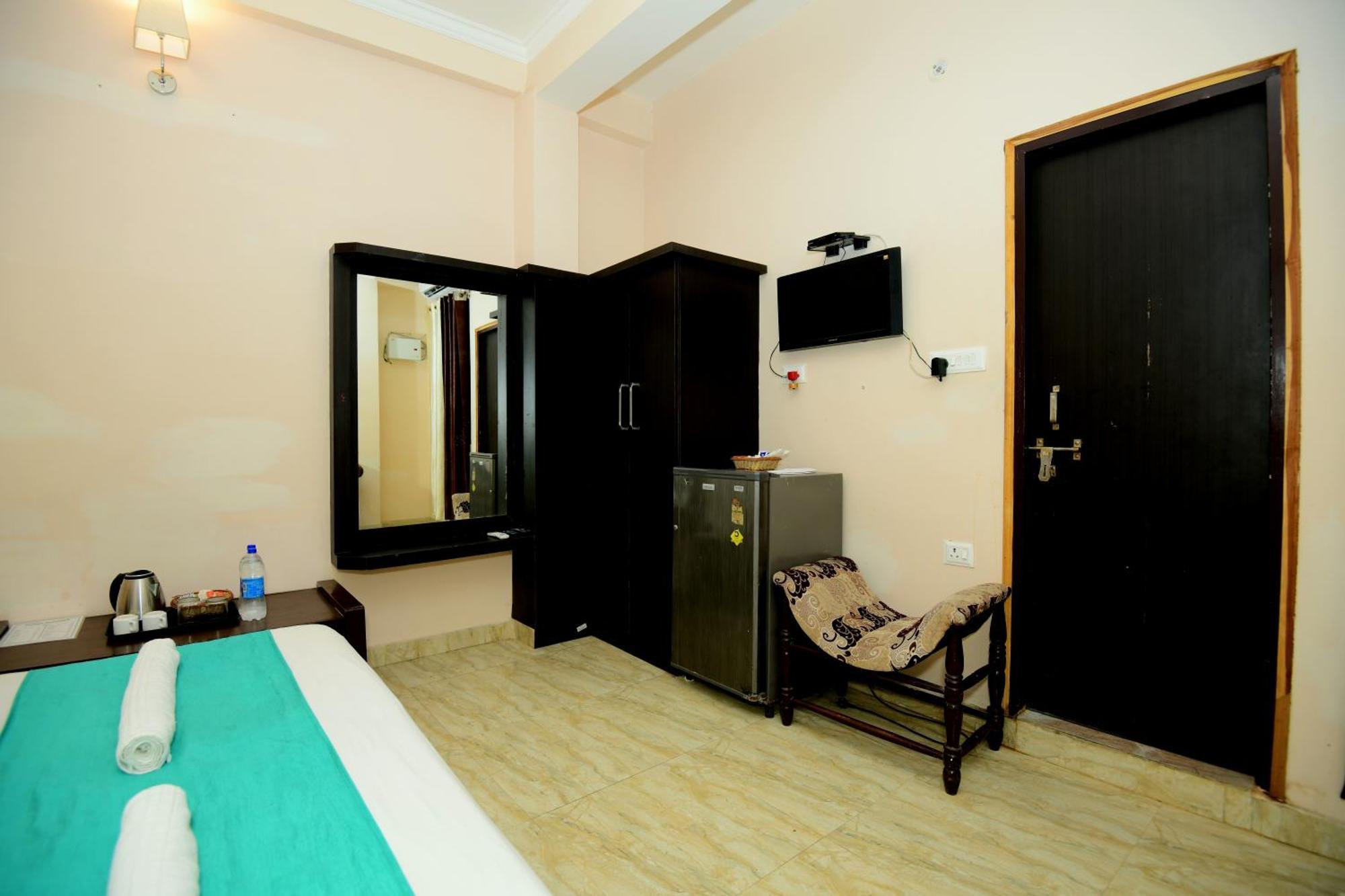 Ap Palace Hotel, Ayodhya Exterior foto